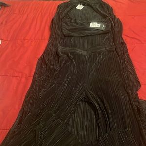Black pants set, fashion nova, size small, never wore it.